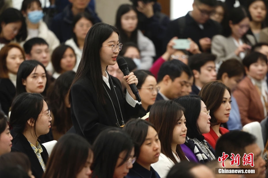 人大会议首场发布会：10句话回顾要点！